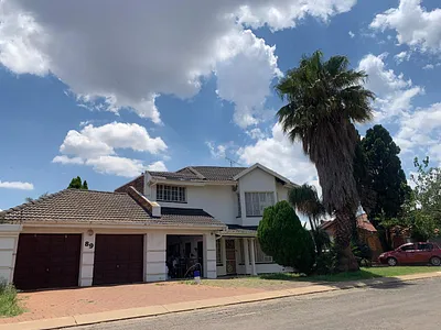 5 Bedroom House For Sale in Johannesburg - 8giJ.webp