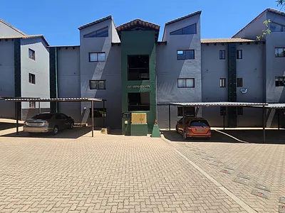 2 Bedroom Apartment For Sale in Roodepoort - Lb8A.webp