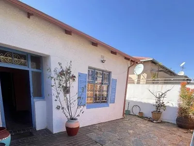6 Bedroom House For Sale in Bezuidenhout Valley, Johannesburg - oO8B.webp