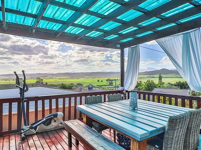 4 Bedroom House For Sale in Fraaiuitsig, Klein Brak Rivier - yWIe.webp