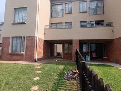 2 Bedroom Townhouse For Sale in Kempton Park - fRYH.webp