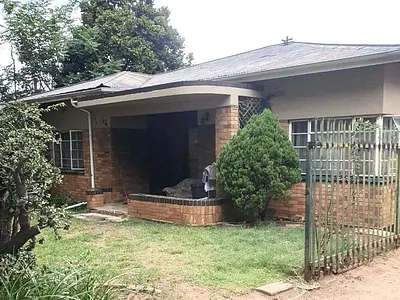 5 Bedroom House For Sale in Germiston - M9Da.webp