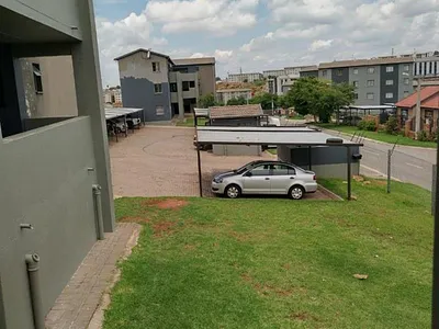 2 Bedroom Apartment For Sale in Roodepoort - LyL1.webp