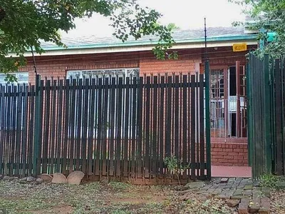 2 Bedroom Townhouse For Sale in Pretoria - THkW.webp