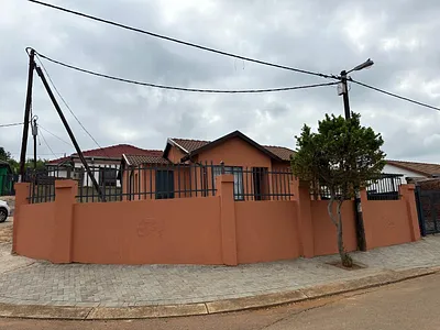 2 Bedroom House To Rent in Pretoria - VX7c.webp