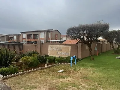 2 Bedroom Apartment For Sale in Roodepoort - MqRI.webp