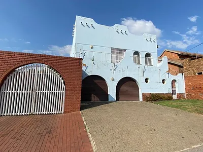 6 Bedroom House For Sale in Johannesburg - j372.webp