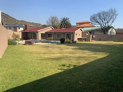 3 Bedroom House For Sale in Johannesburg - ScU4.webp