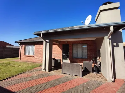 3 Bedroom Townhouse For Sale in Pretoria - 0vZx.webp