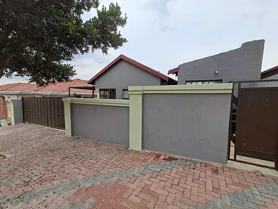 2 Bedroom House For Sale in Kempton Park - r6Fj.webp