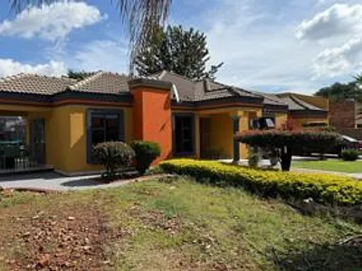 4 Bedroom House For Sale in Akasia - UVXz.webp