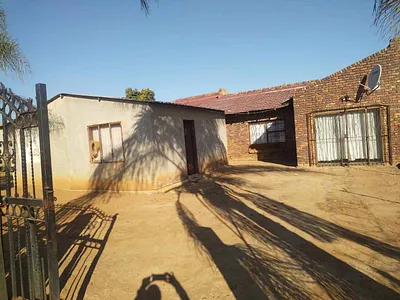 3 Bedroom House For Sale in Soshanguve South Ext 3, Soshanguve South - QnQU.webp