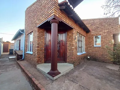 5 Bedroom House For Sale in Pretoria - mzv9.webp