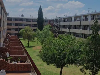 2 Bedroom Apartment For Sale in Roodepoort - 0gSn.webp