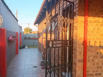 2 Bedroom House To Rent in Soshanguve LL, Soshanguve - bNNC.webp