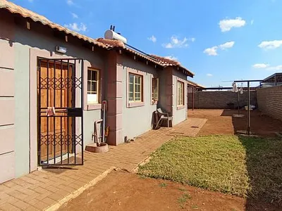 2 Bedroom House For Sale in Klerksoord, Akasia - WUHW.webp