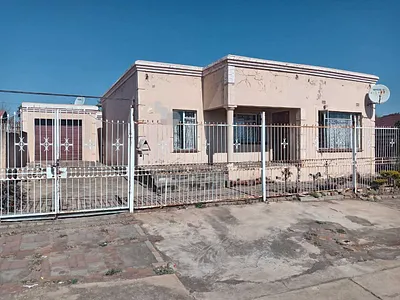 3 Bedroom House For Sale in Soshanguve H, Soshanguve - Cl4g.webp