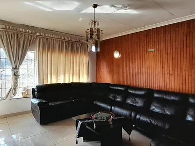 4 Bedroom House For Sale in Roodepoort - tdLb.webp