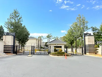 3 Bedroom Apartment For Sale in Carlswald, Midrand - hO6w.webp