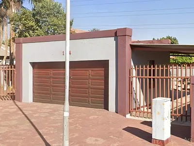 3 Bedroom House For Sale in Akasia - lyvk.webp