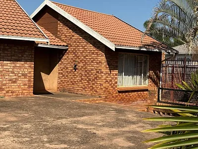 2 Bedroom House For Sale in Akasia - W1Xf.webp