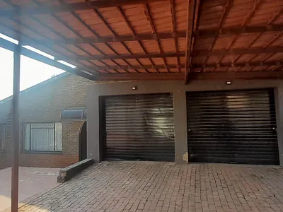 3 Bedroom House For Sale in Roodepoort - mVfr.webp