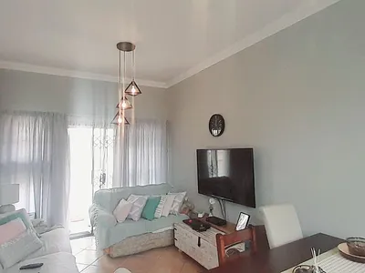 2 Bedroom Apartment For Sale in Roodepoort - gS0G.webp