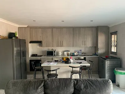 3 Bedroom House For Sale in Rosettenville, Johannesburg - pV1T.webp