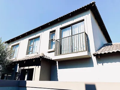 3 Bedroom Townhouse For Sale in Pretoria - YfJM.webp