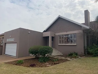 4 Bedroom House For Sale in Johannesburg - vpJ4.webp