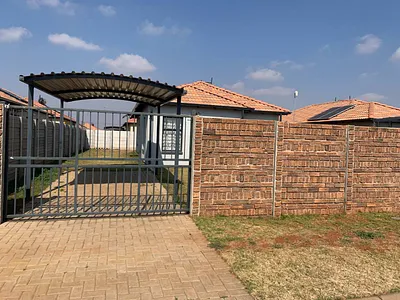 3 Bedroom House For Sale in Soweto - G9KP.webp