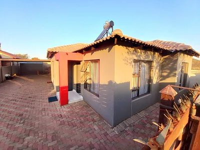 4 Bedroom House For Sale in Pretoria - he0c.webp