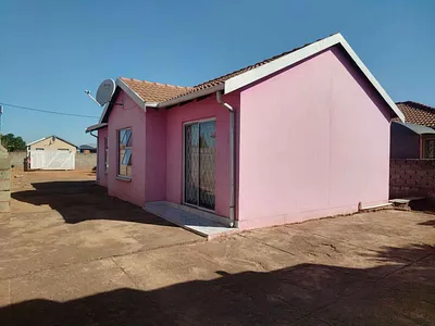 3 Bedroom House For Sale in Soshanguve XX, Soshanguve - Yhxp.webp