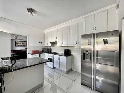 3 Bedroom House For Sale in Sandton - ThxE.webp