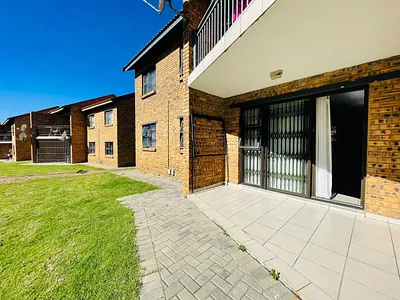 3 Bedroom Apartment For Sale in Boksburg - img