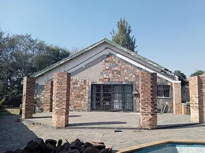 3 Bedroom House For Sale in Witbank - kOGD.webp