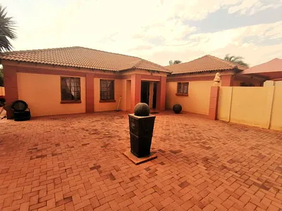 3 Bedroom House For Sale in Akasia - UOtx.webp