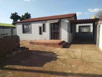 7 Bedroom House For Sale in Soshanguve L, Soshanguve - r8Sd.webp