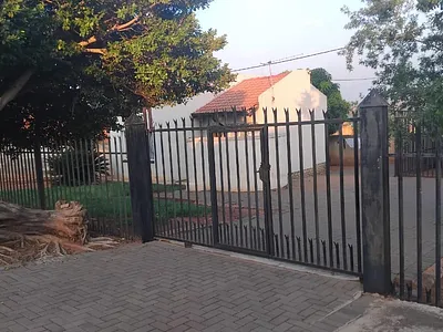 2 Bedroom House For Sale in Mabopane - img