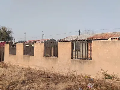 2 Bedroom House For Sale in Ga-rankuwa Unit 16, Ga-rankuwa - img