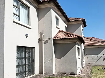 3 Bedroom House For Sale in Brakpan - ABWj.webp