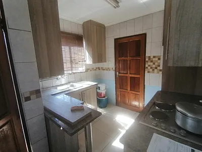 2 Bedroom House For Sale in Soshanguve East - z4XP.webp