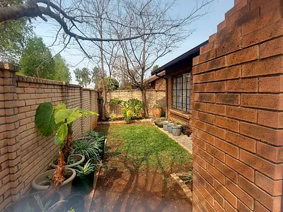 3 Bedroom Townhouse To Rent in Pretoria - fnWY.webp