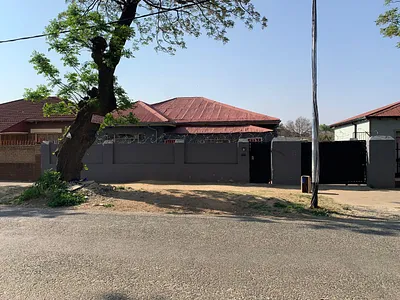 3 Bedroom House For Sale in Johannesburg - 9Gih.webp