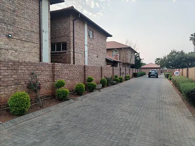 4 Bedroom Townhouse For Sale in Akasia - hlQR.webp