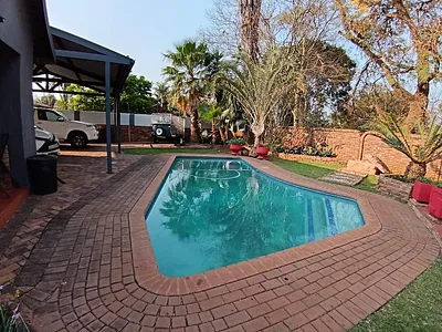 5 Bedroom House For Sale in Akasia - 2Qmy.webp