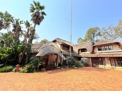 5 Bedroom House For Sale in Midrand - khTD.webp