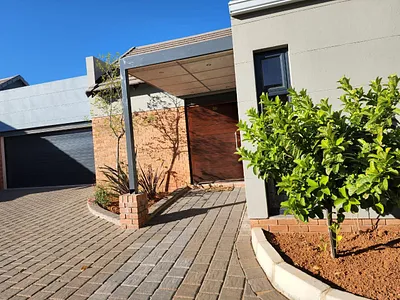 3 Bedroom Townhouse For Sale in Groenvlei SH, Bloemfontein - T938.webp