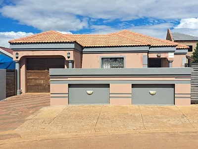 3 Bedroom House For Sale in Akasia - DuzK.webp