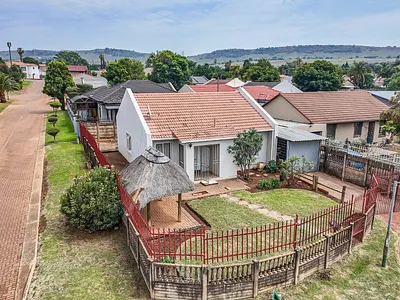 2 Bedroom House For Sale in Pretoria - 0FmC.webp